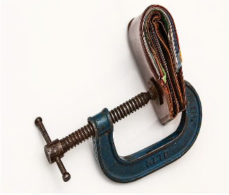 Photo of a C-clamp.