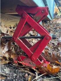 Photo of a C-clamp.